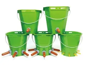 Multi-teat calf feeding bucket set for livestock nursing