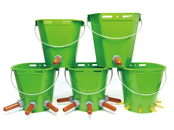 Multi-teat calf feeding bucket set for livestock nursing